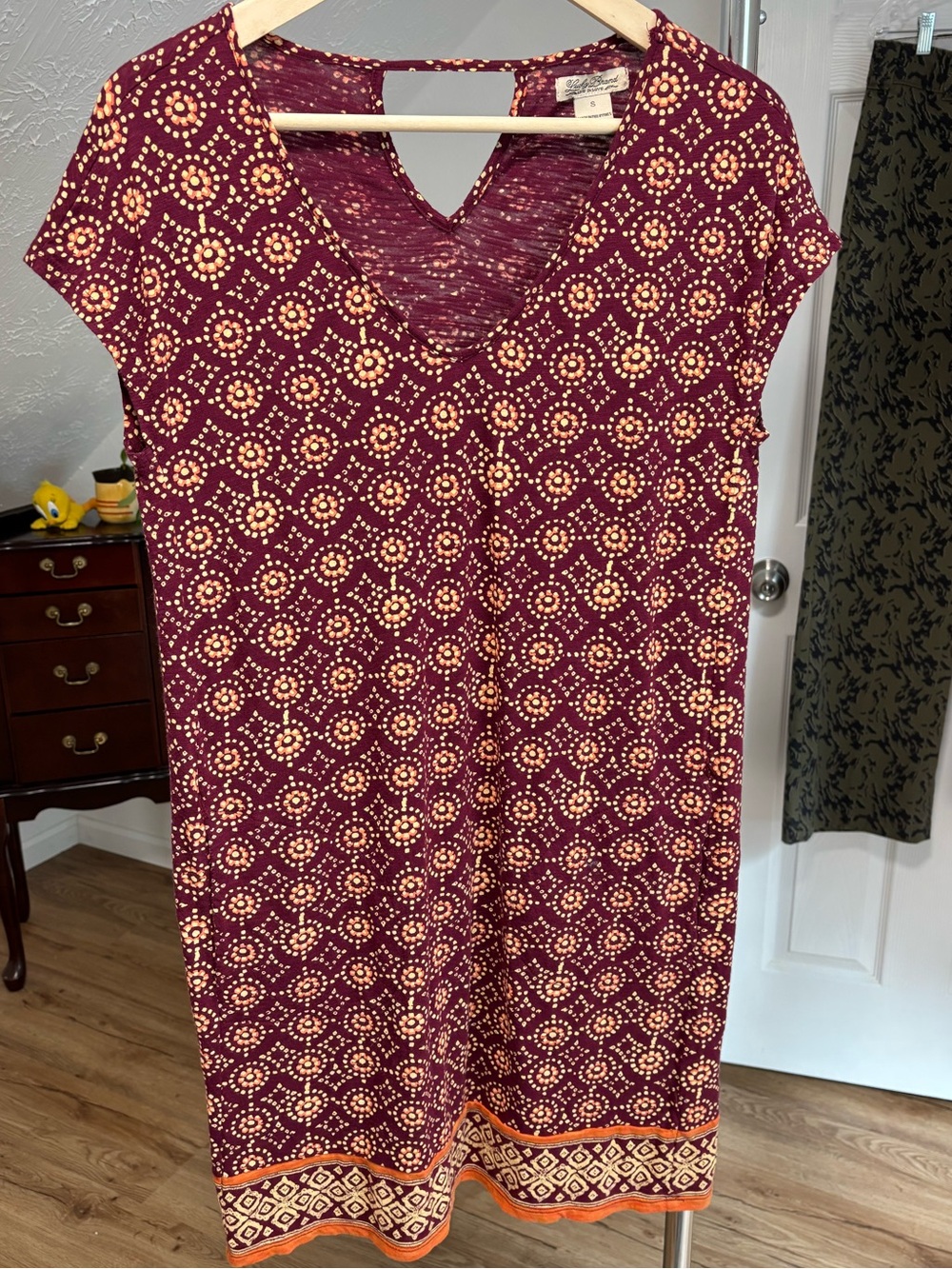 Lucky Brand burgundy bohemian patterned shift dress w/ pockets. Size small